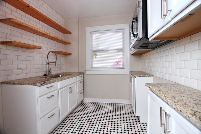 Building Photo - 219 S Estelle St