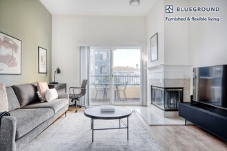 Building Photo - 1265 Lakeside Dr