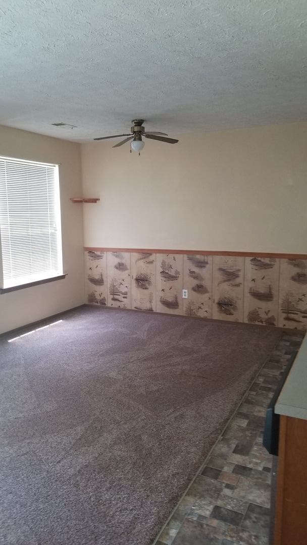 Building Photo - 1 bedroom, unfurnished walk-in condo at Fa...