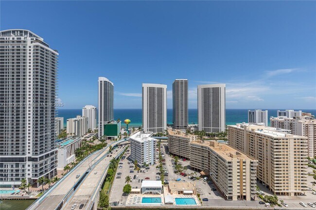 Foto del edificio - 2600 E Hallandale Beach Blvd