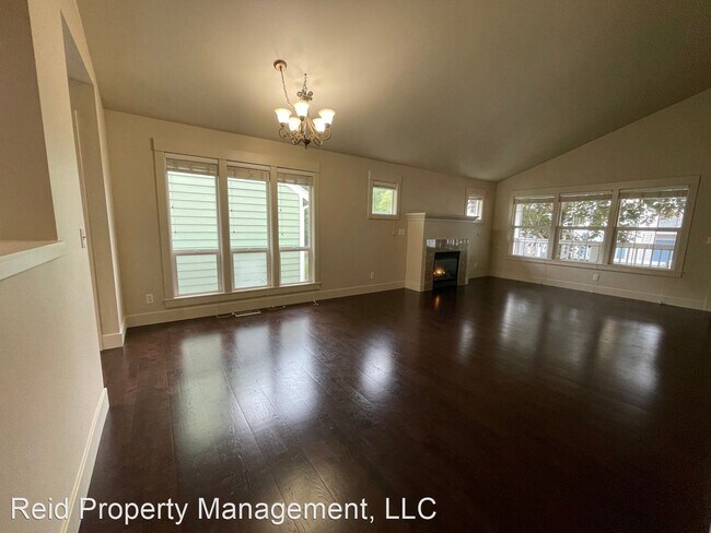 Foto del edificio - 3 br, 2 bath House - 6327 Hamma Hamma Lane NE