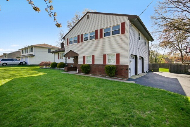 Foto del edificio - 12 Crescent Dr