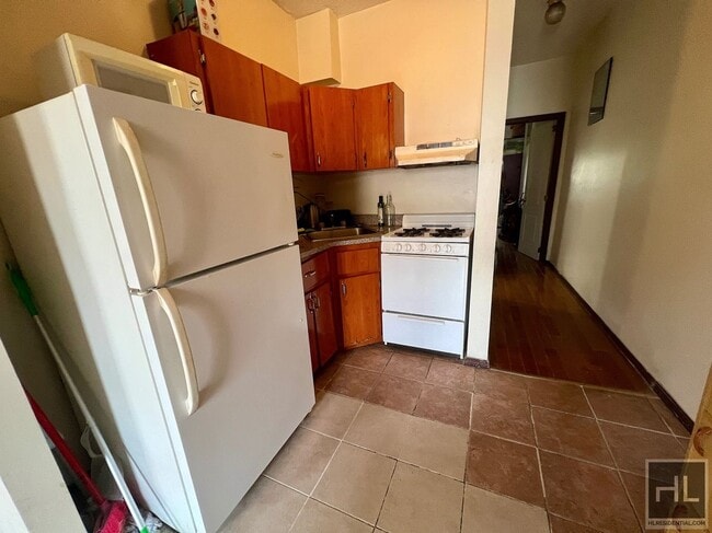 Foto del edificio - 2BR 1BA Brownstone On Stuyvesant Heights Bushwick Border