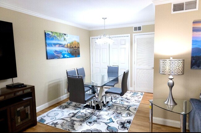 Foto del edificio - 2905 Burch Ave