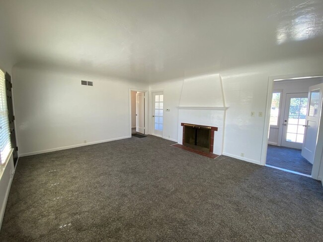 Building Photo - 526 Madison Ave