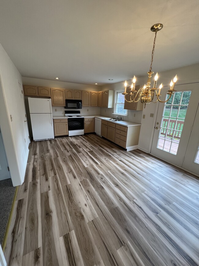 Kitchen - 4167 Kittatinny Dr