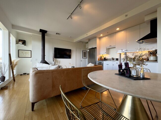 Foto del edificio - 8968 Crescent Dr