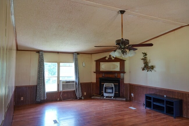 Building Photo - Charming 3BR House in Whiteville