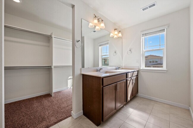 Foto del edificio - 21864 E 9th Pl