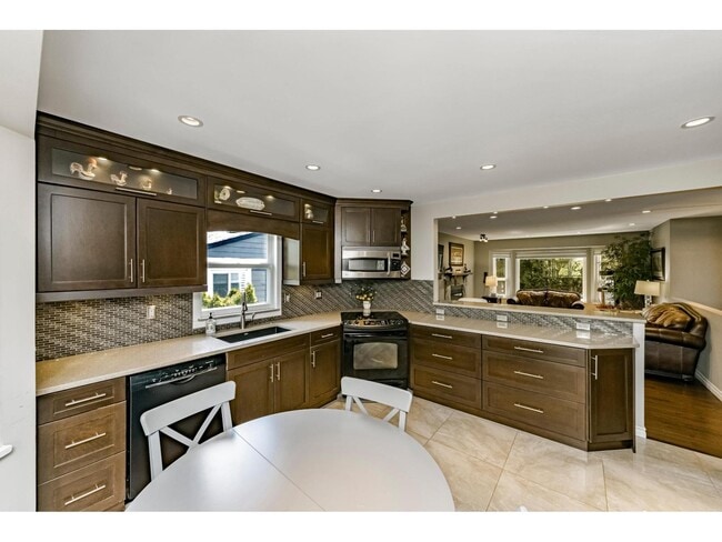 Photo du bâtiment - 19843-19848 48 Ave