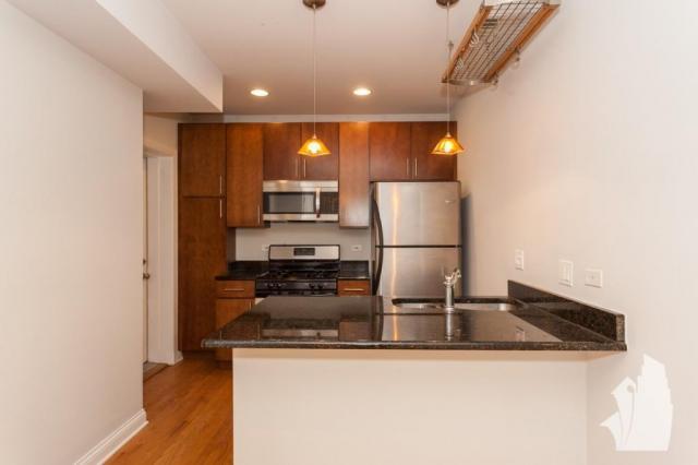 Foto principal - 2 bedroom in Chicago IL 60613