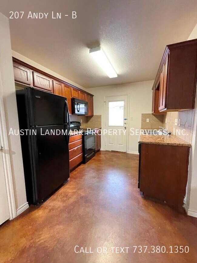 Building Photo - 207 Andy Ln