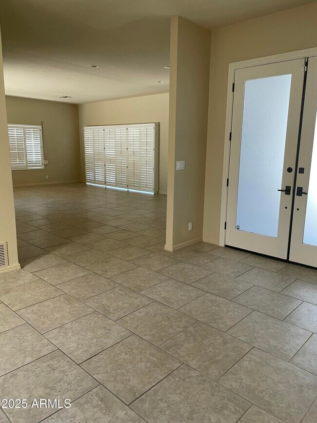 Foto del edificio - 6141 N 34th Pl