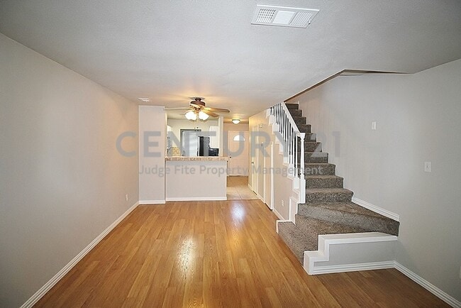 Foto del edificio - Cute & Clean 2-Story 2/1.5 Townhome in Gar...