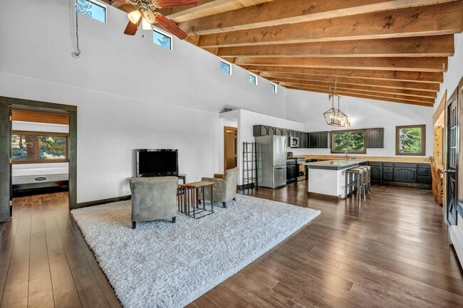 Building Photo - 638 N Martin Dr