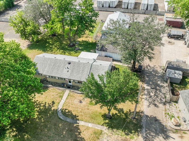 Building Photo - 21 E Romeo Rd