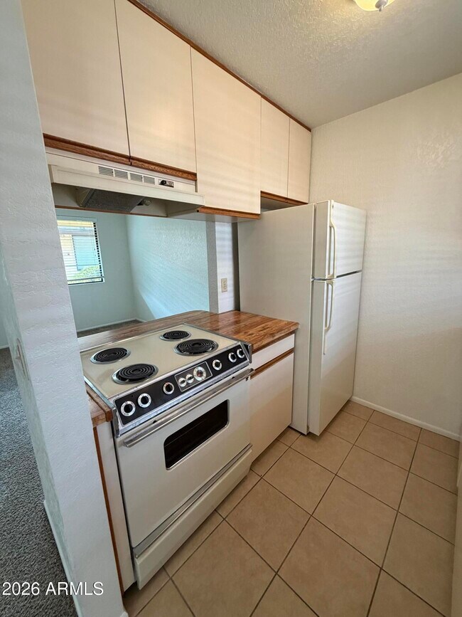 Foto del edificio - 840 S Main St