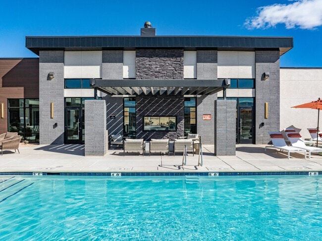 Building Photo - The Vue At Desert Color