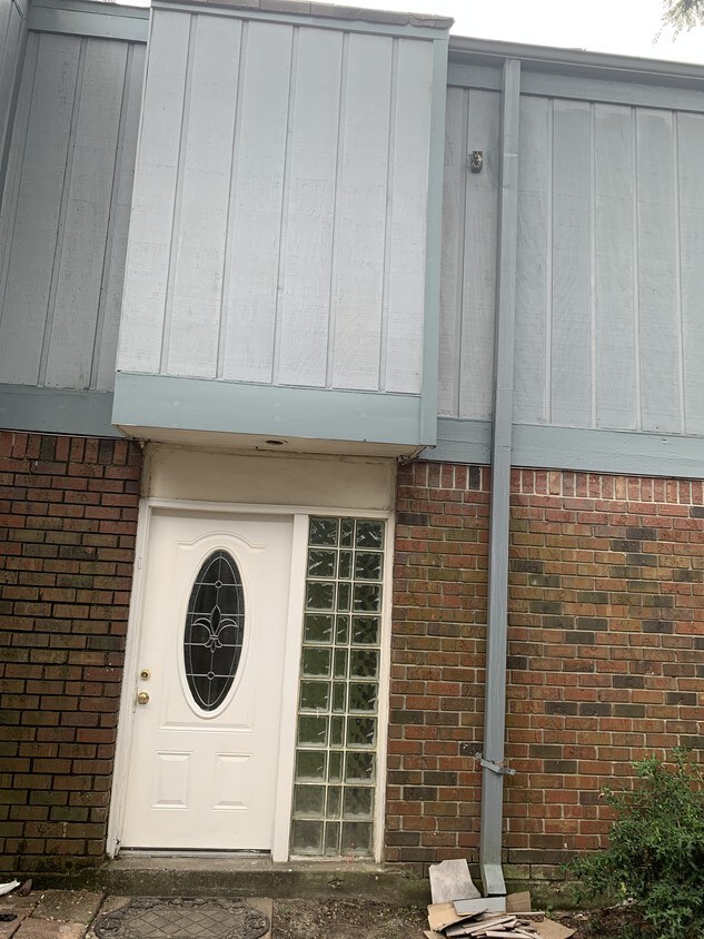 Front door - 1717 42nd St