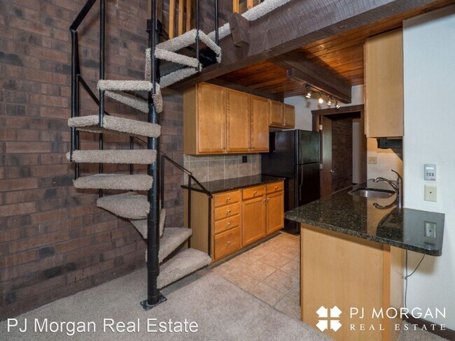 Building Photo - 1 br, 1 bath House - 8941 Miami Street #22