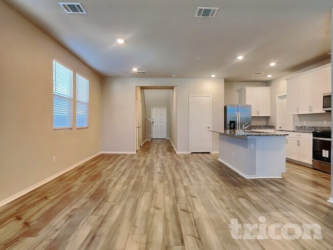 Foto del edificio - 5124 Saddle Clb Dr