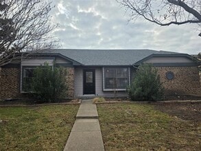 Building Photo - 306 E Schreiber St