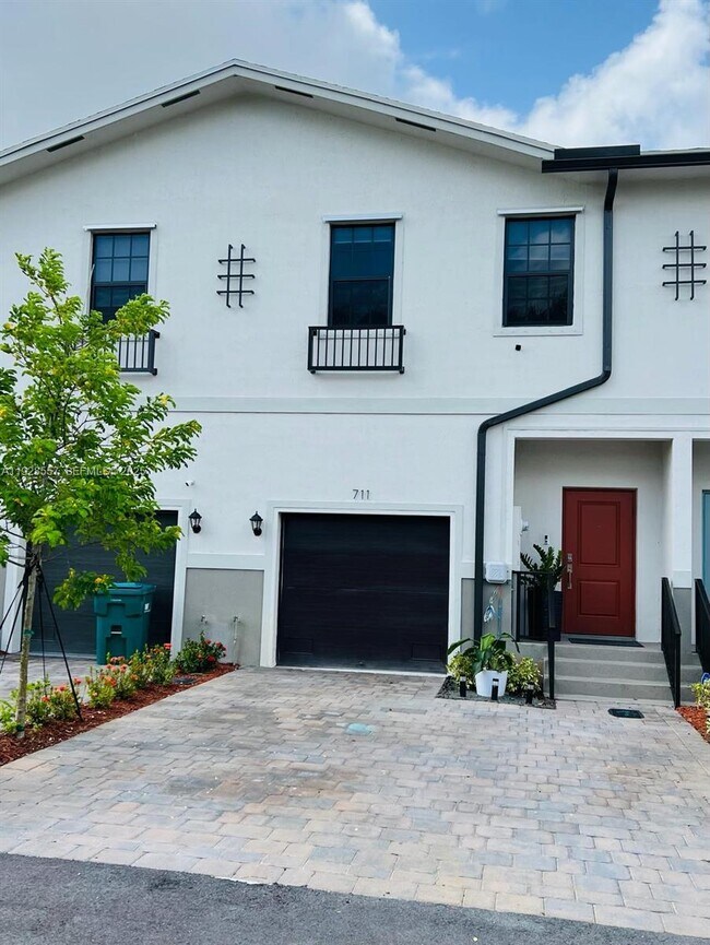 Foto del edificio - 711 SW 11th St