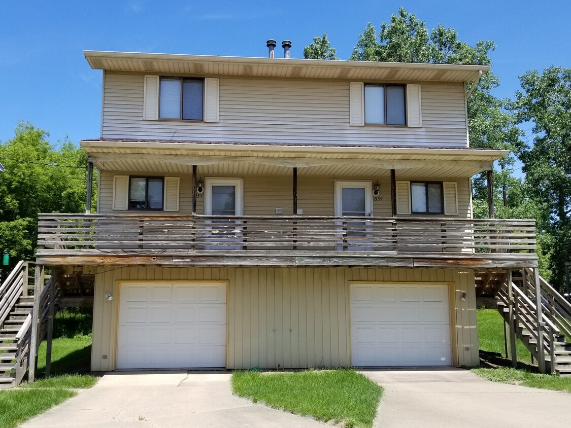1935 Hoyt Ave, Lansing, MI 48910 Townhome Rentals in Lansing MI