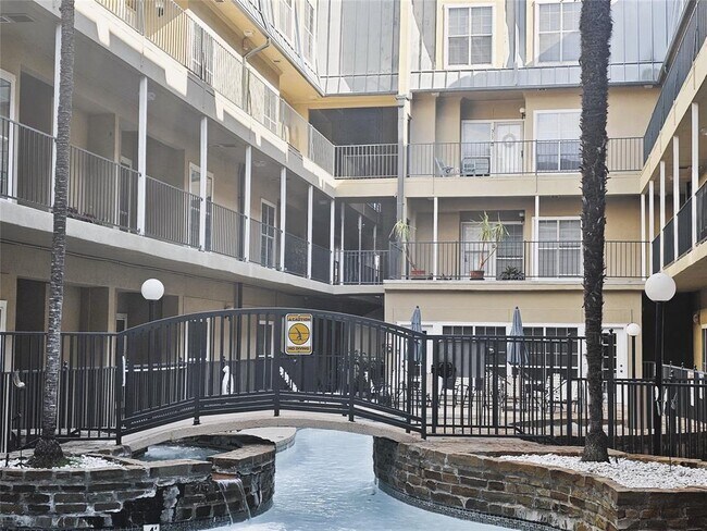 Foto del edificio - 921 Marine St
