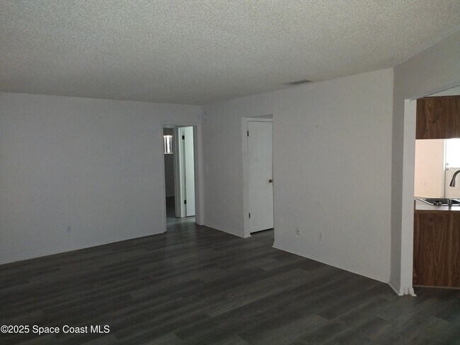 Foto del edificio - 765 John Carroll Ln