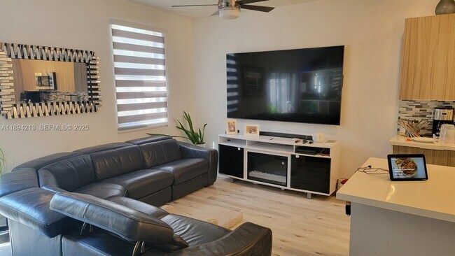 Foto del edificio - 10455 NW 82nd St