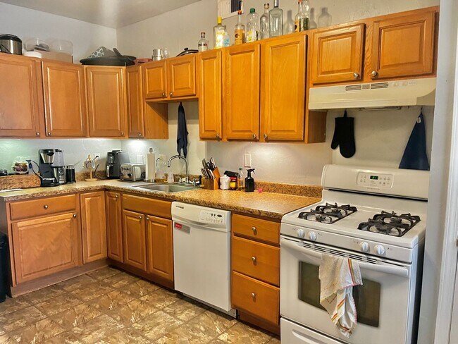 Foto del edificio - 4BED/3BATH In Southside - Laundry - Centra...