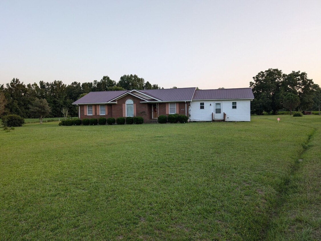 1874 Farmers Union Rd, Clarkton, NC 28433 House Rental in Clarkton