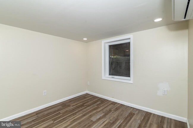 Building Photo - 505 Rand St