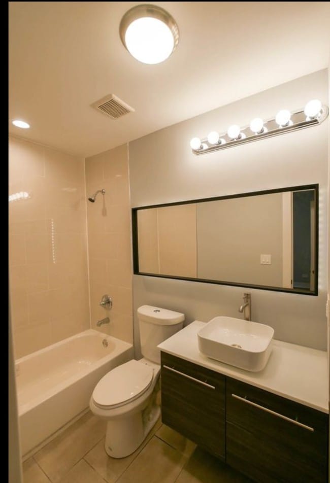 Master Bath - 3953 S Rockwell St