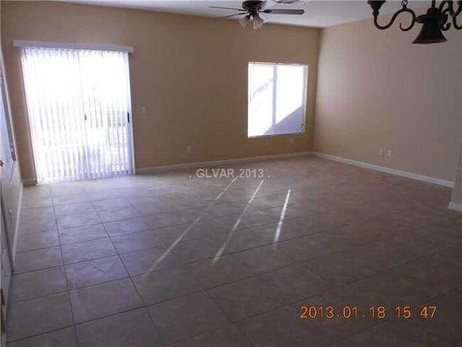 Building Photo - VERY CLEAN & SPACIOUS TOWNHOUSE!!!