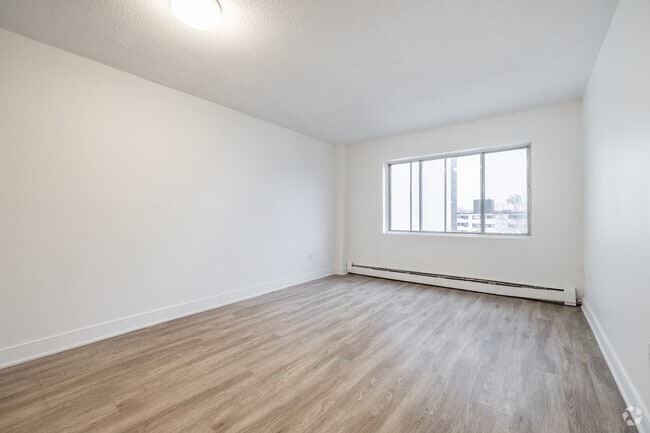 1BR, 1BA - 561SF - Living Room - 3528-3532, 3550 & 3590 Downpatrick Road
