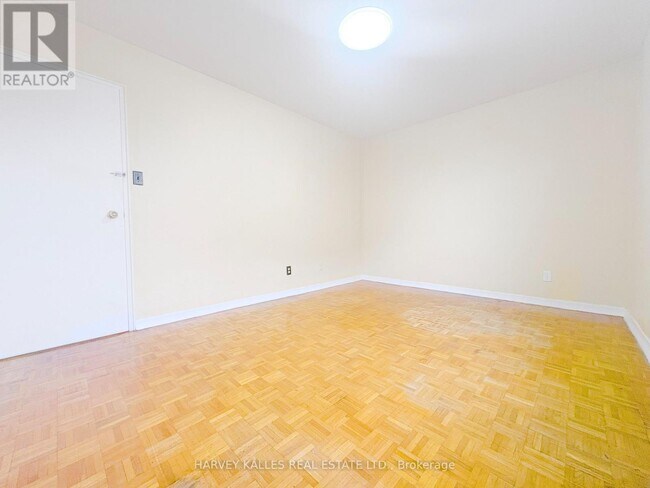 Photo du bâtiment - 90 Blackfriar Ave