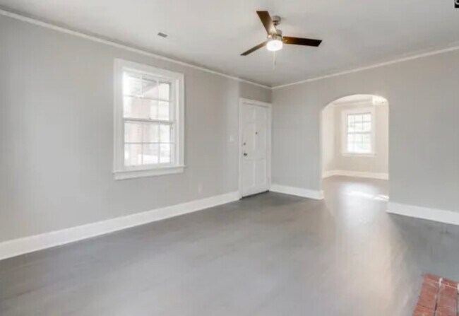 Building Photo - 613 Joan St