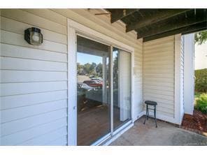 Building Photo - 2 Bed 2 Bath condo! conveniently located j...