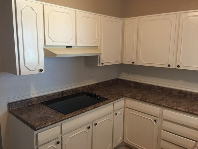 Building Photo - Spacious 3 bedroom House Available NOW!