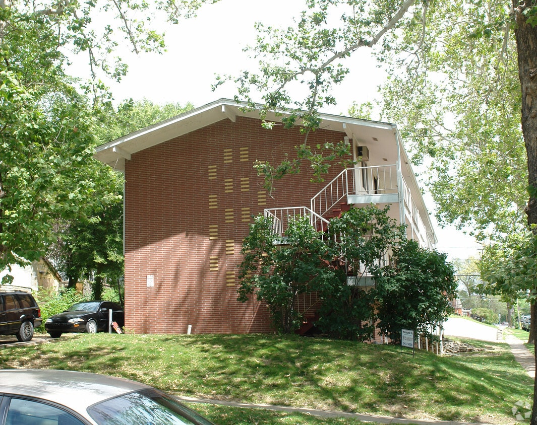 Primary Photo - University Row Apartments