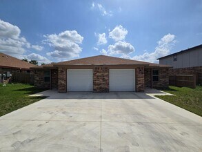 Building Photo - 2500 Westcliff Rd