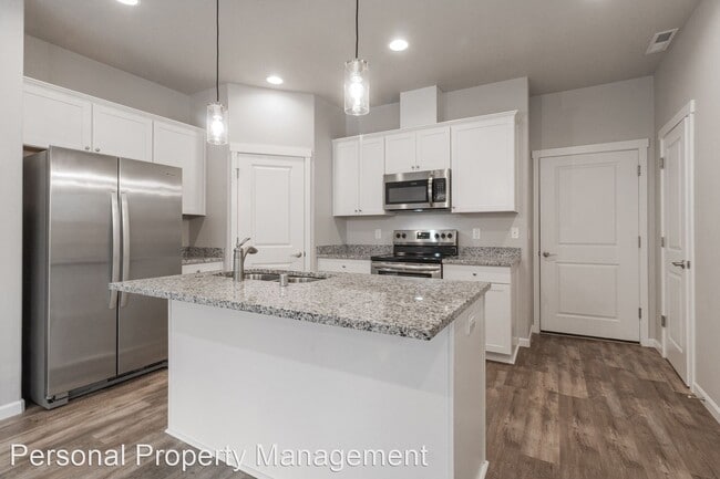 Building Photo - 3 br, 2.5 bath House - 8620 NE 26th Circle