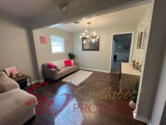 Building Photo - Fully Updated 3 Bed / 2 Bath on Corner Lot with Fenced Yard