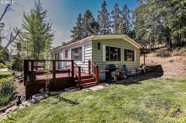 Building Photo - 57714 Juniper Way