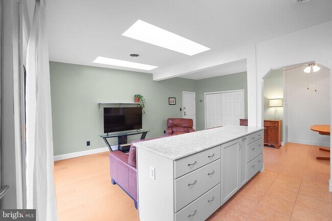 Building Photo - 2700 Dartmouth Rd