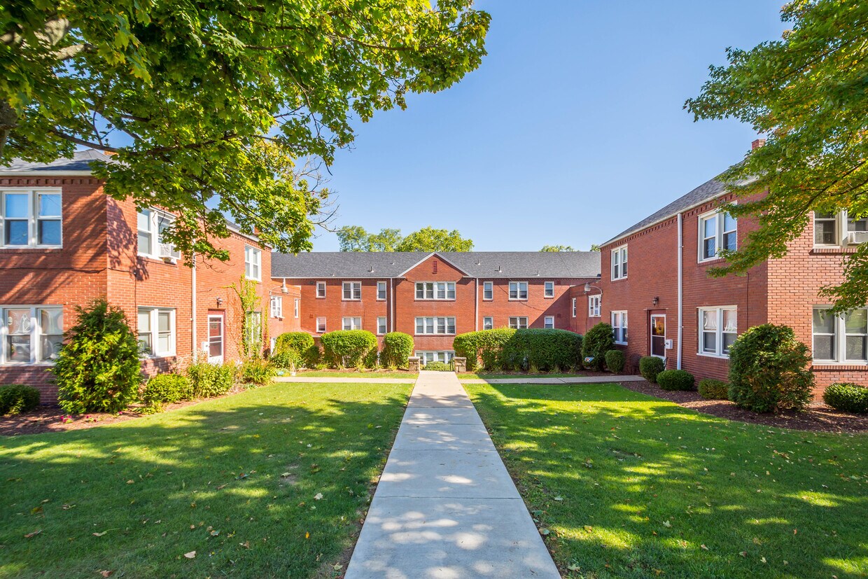 Primary Photo - 617 Southcrest Dr