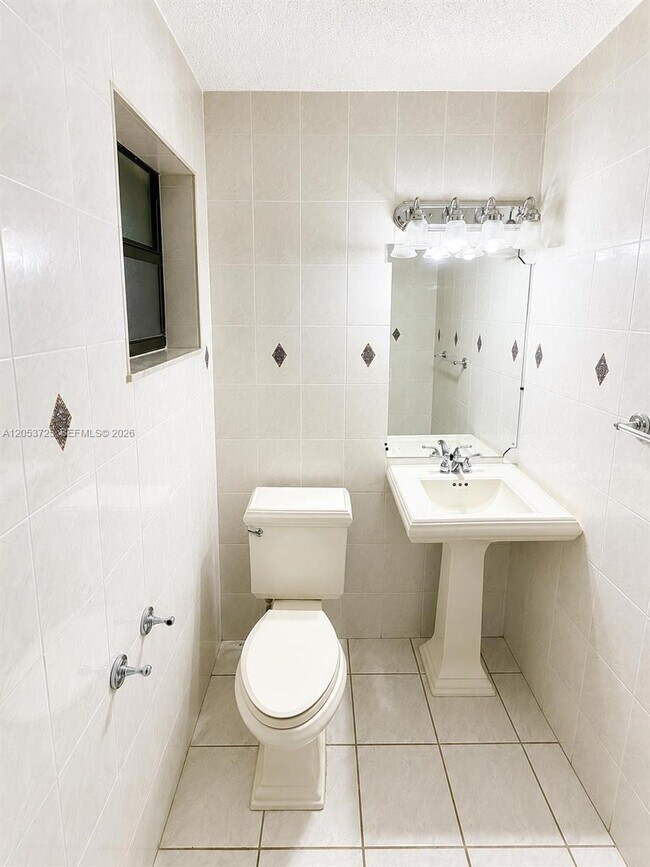 Foto del edificio - 10871 NW 7th St