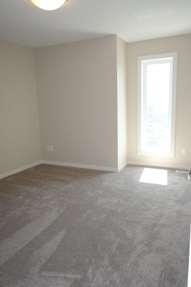 Photo du bâtiment - 2908 151 Av NW